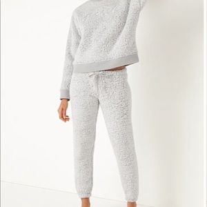 brand new pink/vs sherpa set